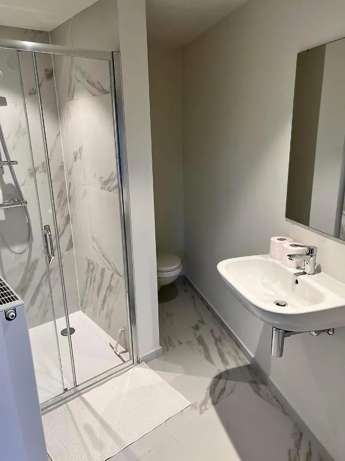 Prachtige Kamer In Centrum Brugge Met Badkamer ! 0*, Brugia